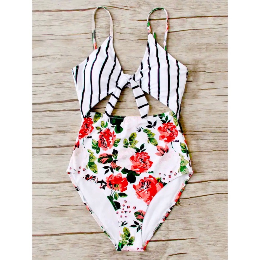 Sale🌸 Floral cutout stripe baiting suit 🎀